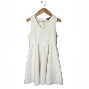 Elliatt Cream Sleeveless fit and flare Dress